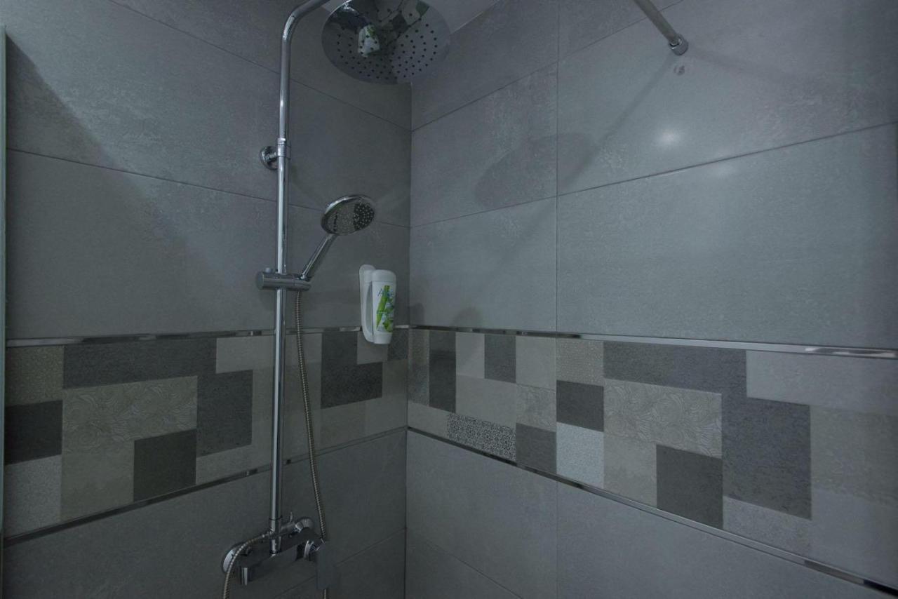 Locksmith Apartment - Park Option Sevilla Buitenkant foto