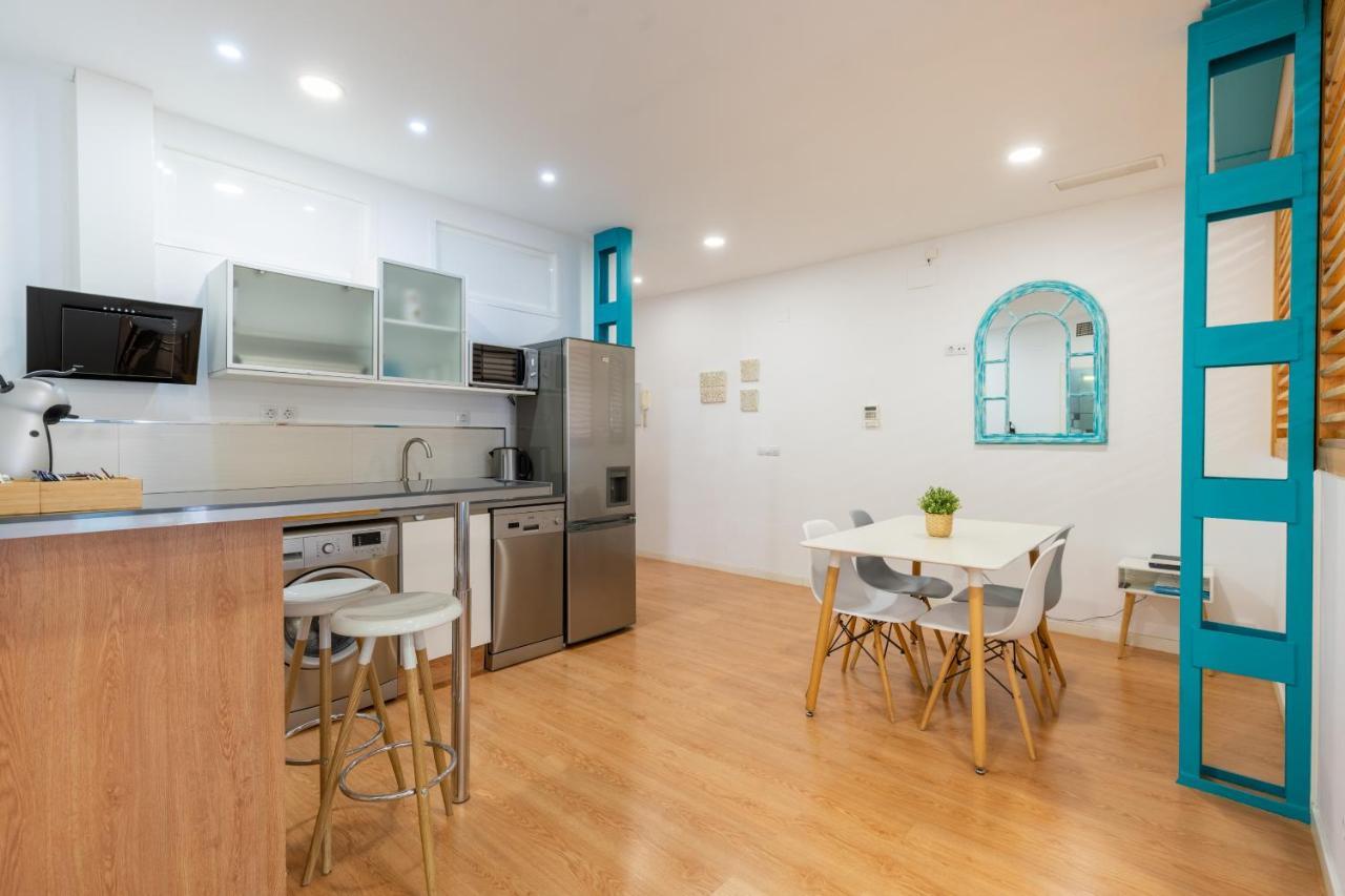 Locksmith Apartment - Park Option Sevilla Buitenkant foto