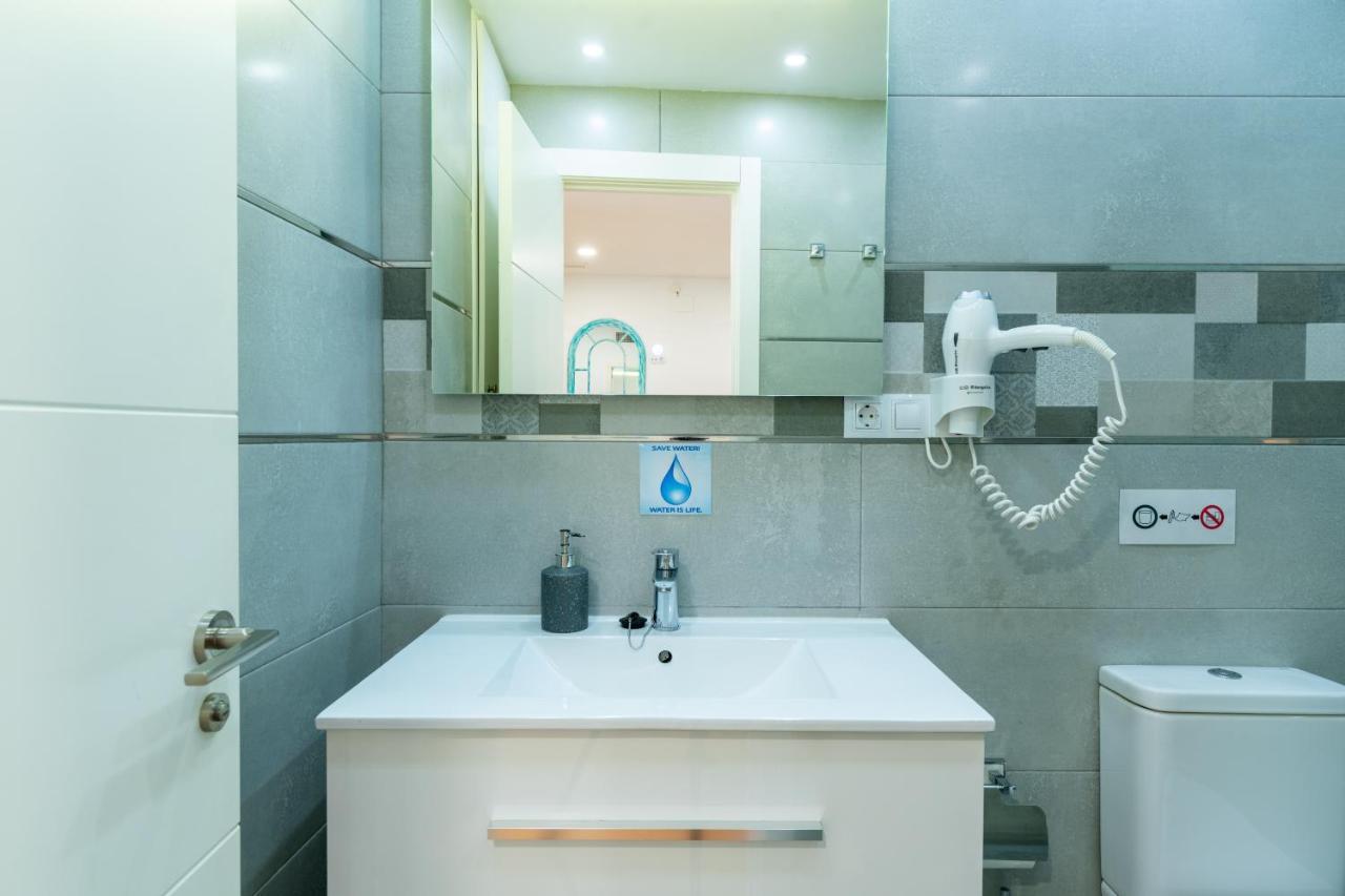 Locksmith Apartment - Park Option Sevilla Buitenkant foto