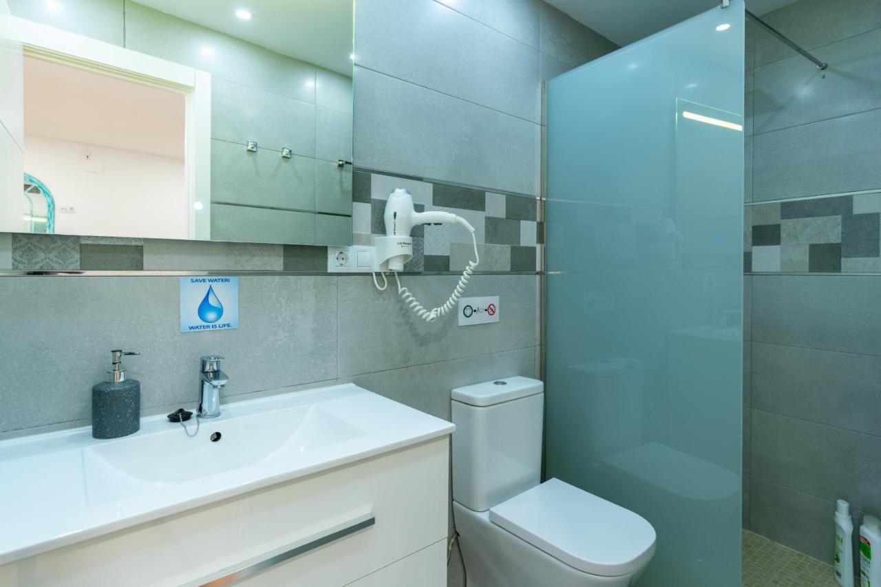 Locksmith Apartment - Park Option Sevilla Buitenkant foto